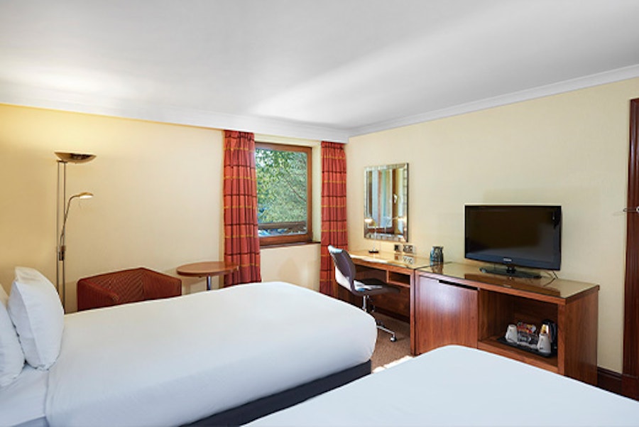 Doubletree by Hilton Southampton twin guest room