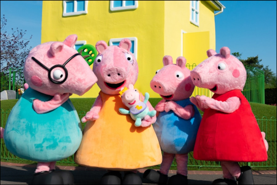 Meet and greet with Peppa Pig and George at Peppa Pig World with Paultons Park tickets