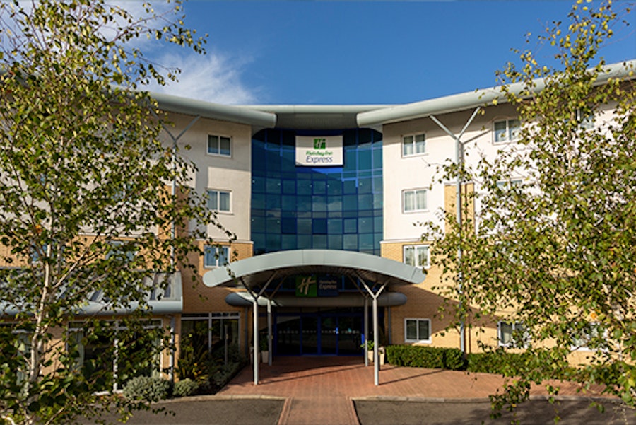Holiday Inn Express M27 J7 hotel last minute short break