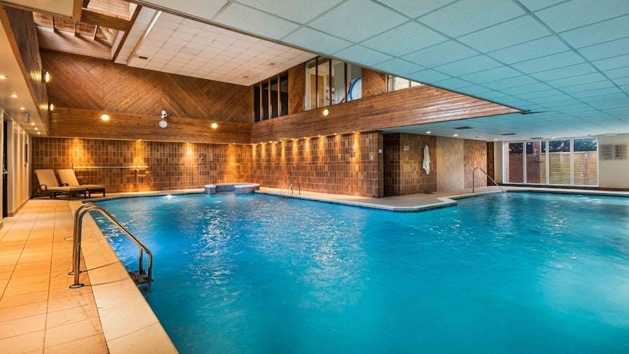 Macdonald Elmers Court - indoor swimming pool