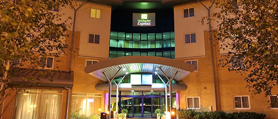 Holiday Inn Express M27 J7 - near Paultons Park and Peppa Pig World