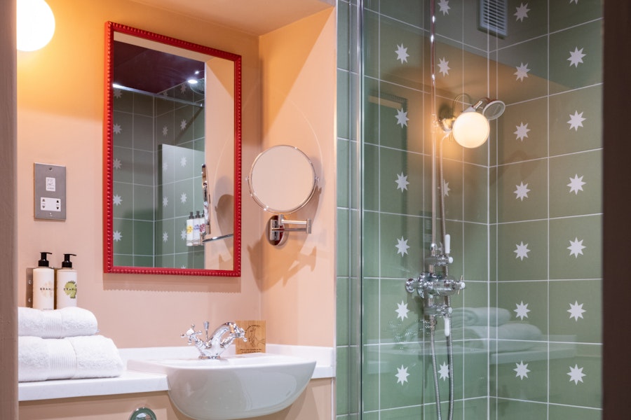 Potters Heron bathroom