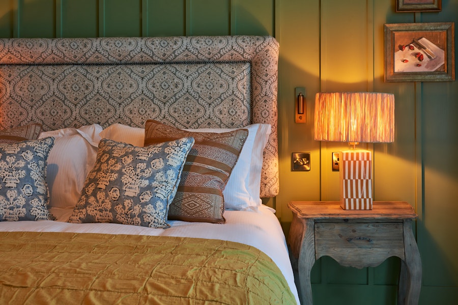 Potters Heron Bedside