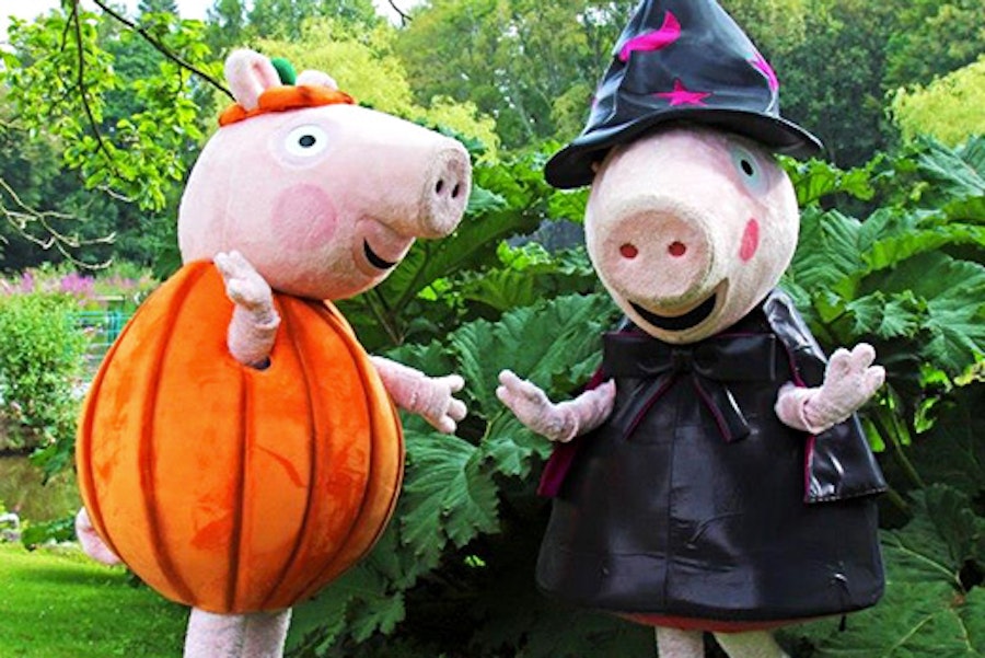 Peppa & George in their Halloween outfits at Paultons Park!