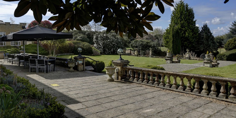 Chilworth Manor - patio