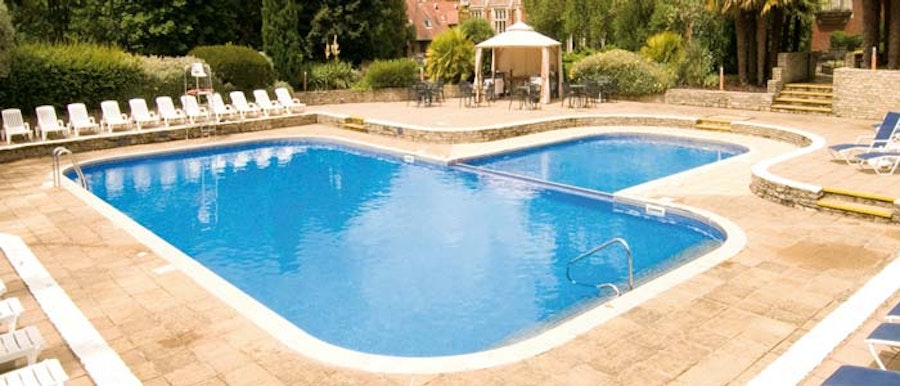 Macdonald Elmers Court - swimming pool