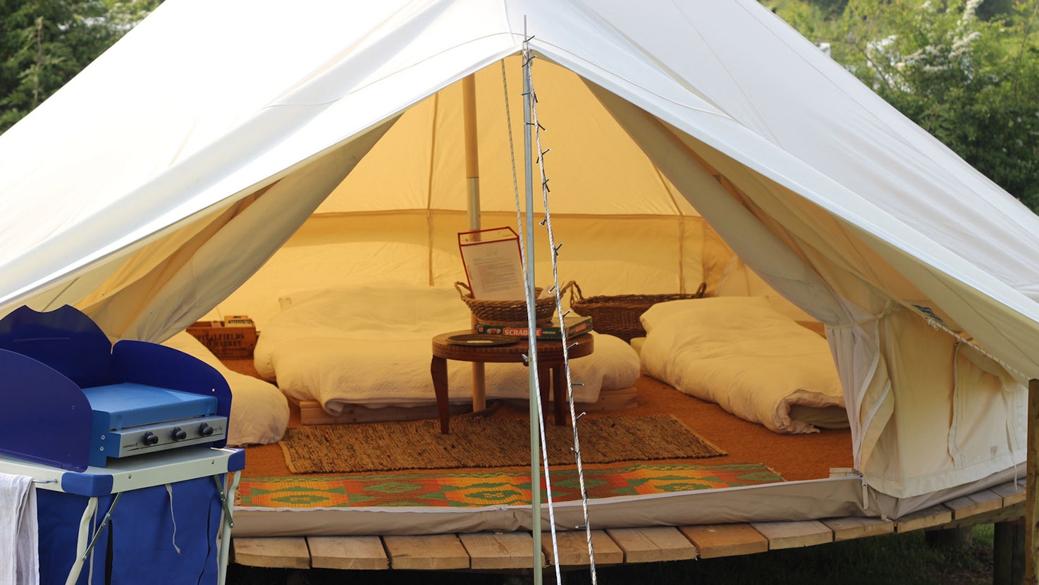 meadow-view-bell-tents-hotels-near-paultons-park-and-peppa-pig-world