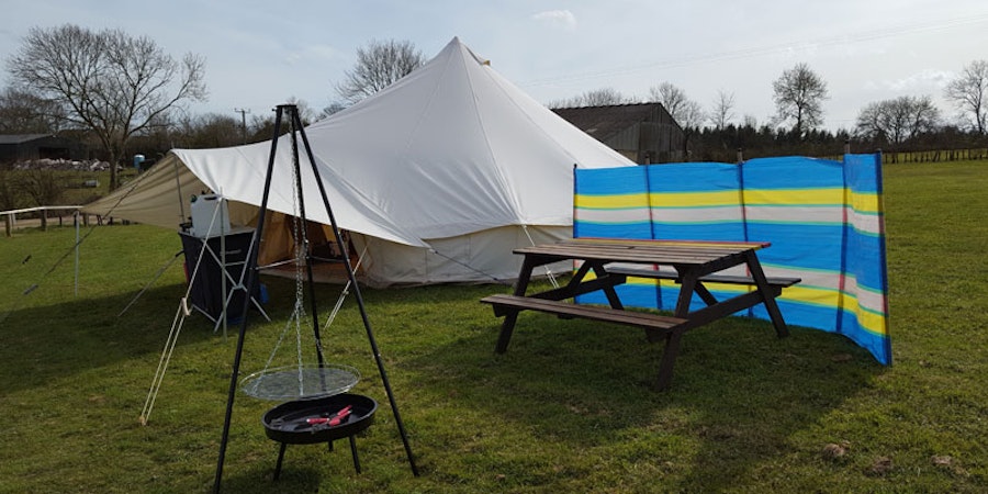 Meadow View Bell Tents - near Paultons Park and Peppa Pig World