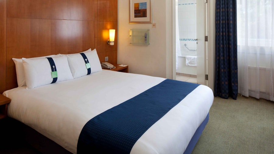 Holiday Inn Basingstoke - double bedroom