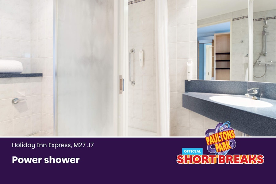Holiday Inn Express M27 J7 - power showers