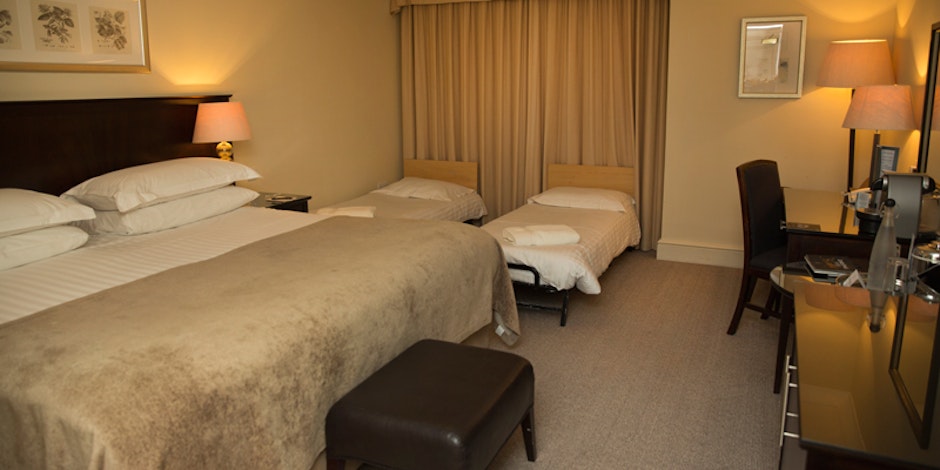 Macdonald Botley Park Hotel Hotels near Paultons Park